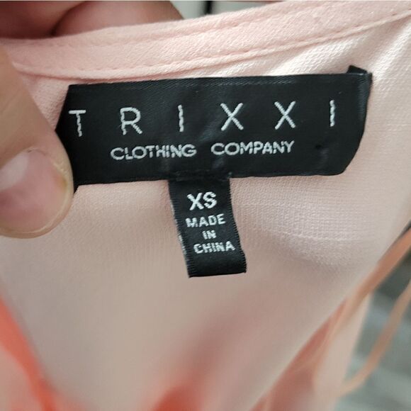 Trixxi pink romper scallop neck line design sz xs - Picture 6 of 8